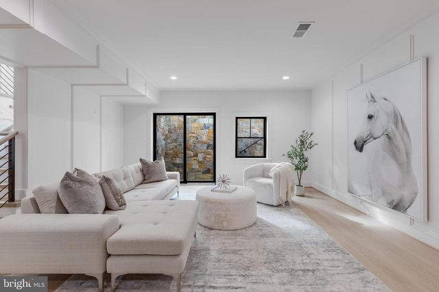 123 TAPAWINGO RD SW, Vienna, VA 22180