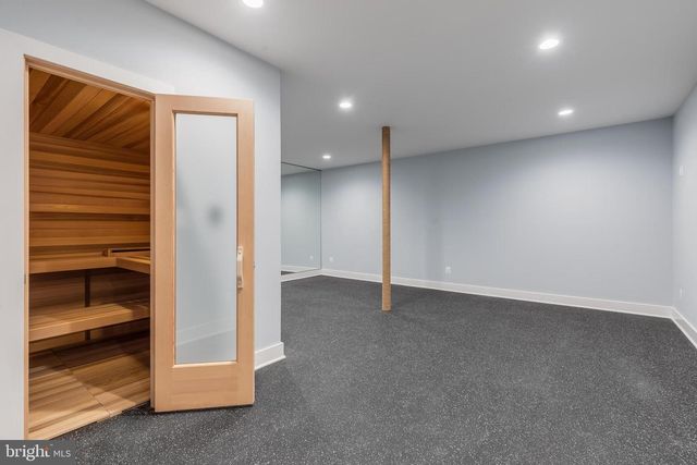 123 TAPAWINGO RD SW, Vienna, VA 22180