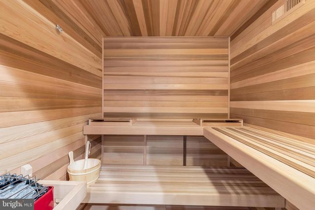 123 TAPAWINGO RD SW, Vienna, VA 22180