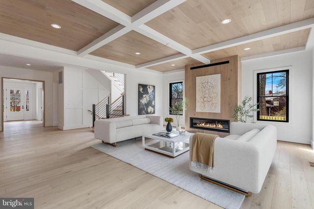 123 TAPAWINGO RD SW, Vienna, VA 22180