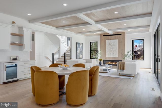 123 TAPAWINGO RD SW, Vienna, VA 22180