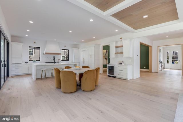 123 TAPAWINGO RD SW, Vienna, VA 22180