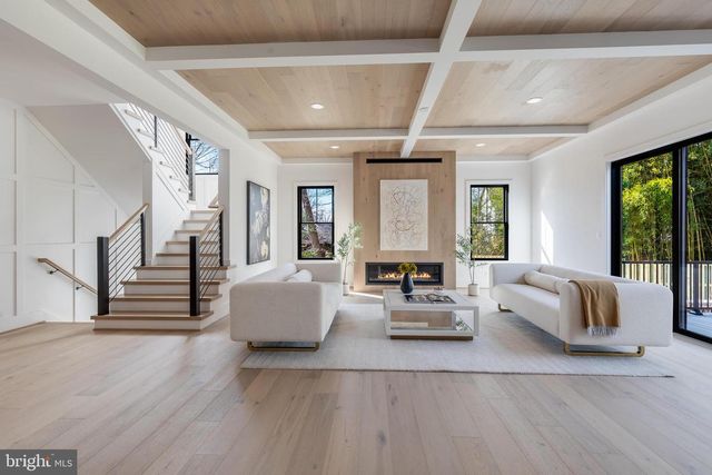 123 TAPAWINGO RD SW, Vienna, VA 22180