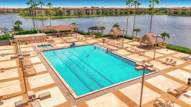 12701 SW 13th St 310F, Pembroke Pines, FL 33027