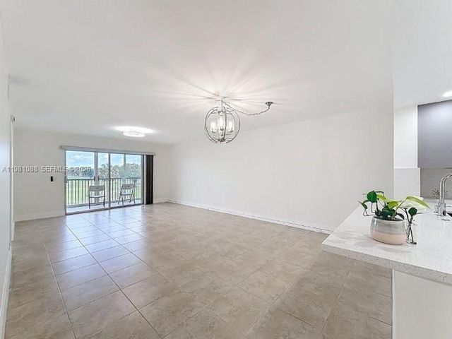 12701 SW 13th St 310F, Pembroke Pines, FL 33027