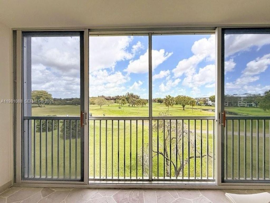 12701 SW 13th St 310F, Pembroke Pines, FL 33027