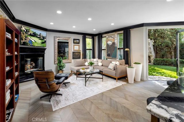 8 Upland, Irvine, CA 92602