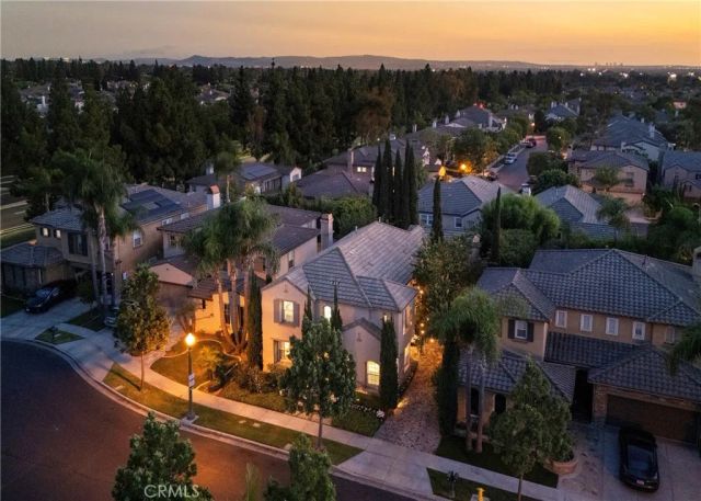 8 Upland, Irvine, CA 92602