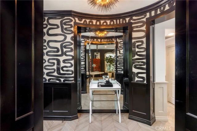 8 Upland, Irvine, CA 92602