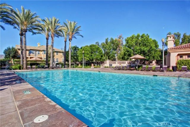 8 Upland, Irvine, CA 92602