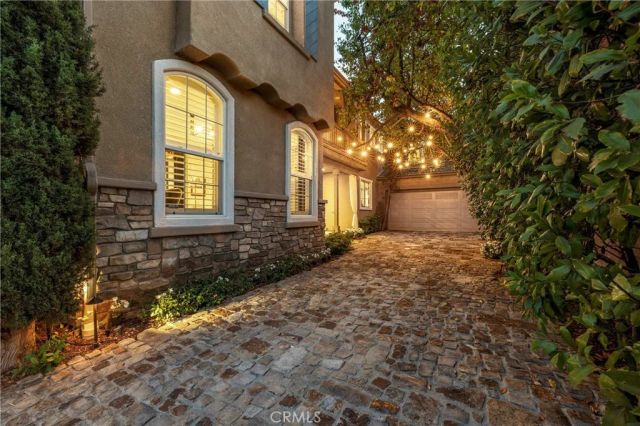 8 Upland, Irvine, CA 92602