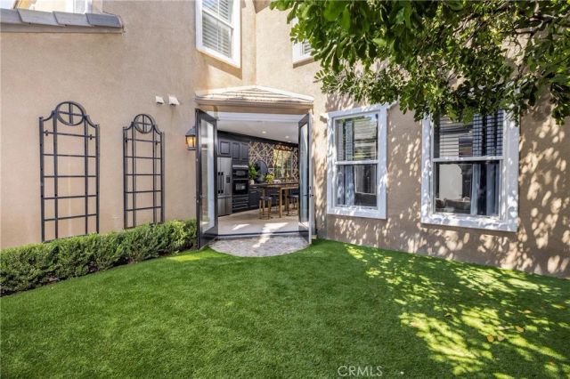 8 Upland, Irvine, CA 92602