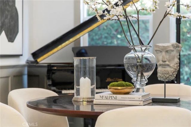 8 Upland, Irvine, CA 92602