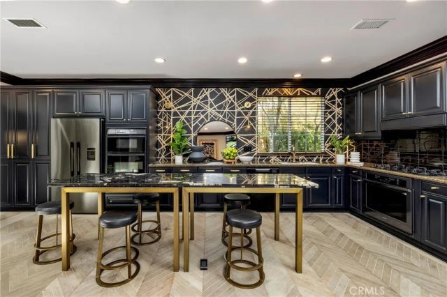 8 Upland, Irvine, CA 92602