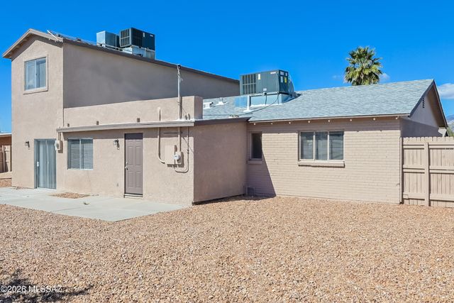 5828 E Calle Silvosa, Tucson, AZ 85711