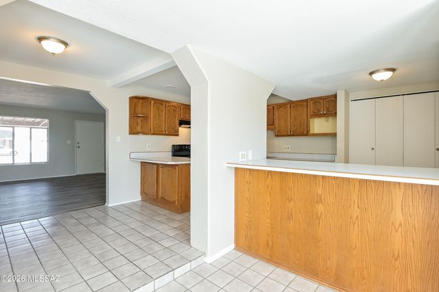 5828 E Calle Silvosa, Tucson, AZ 85711