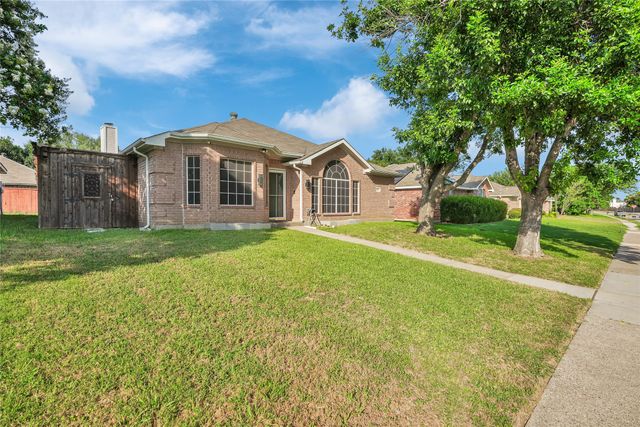 2832 Claremont Drive, Grand Prairie, TX 75052