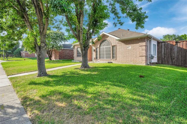 2832 Claremont Drive, Grand Prairie, TX 75052