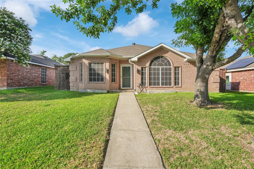 2832 Claremont Drive, Grand Prairie, TX 75052
