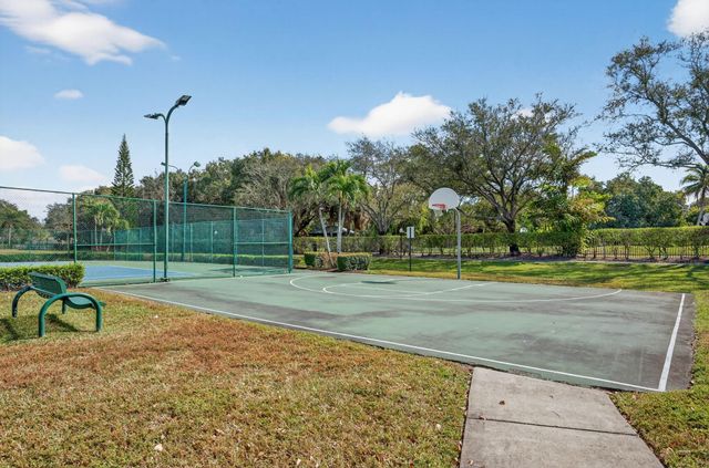 1055 NW 117th Avenue, Coral Springs, FL 33071