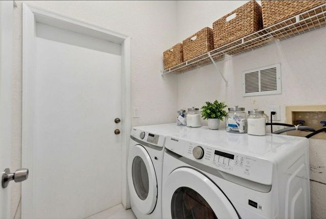 1055 NW 117th Avenue, Coral Springs, FL 33071