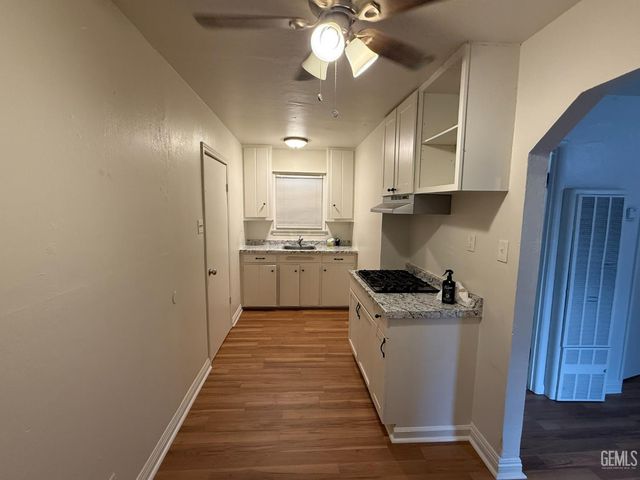 800 Shalimar Drive, Bakersfield, CA 93306