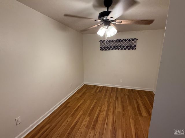 800 Shalimar Drive, Bakersfield, CA 93306