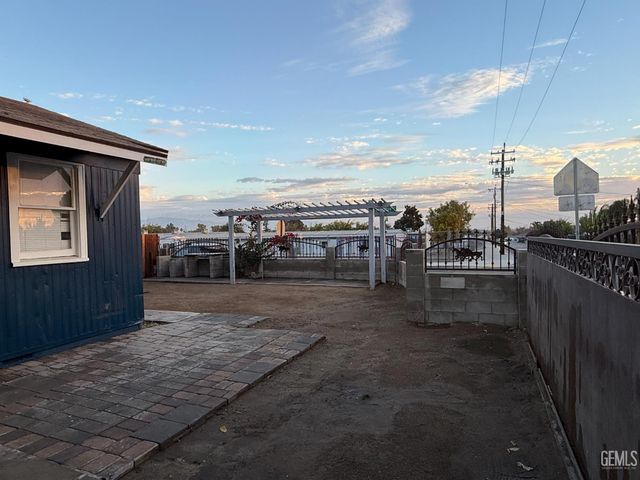 800 Shalimar Drive, Bakersfield, CA 93306