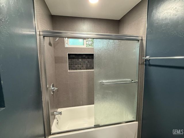 800 Shalimar Drive, Bakersfield, CA 93306