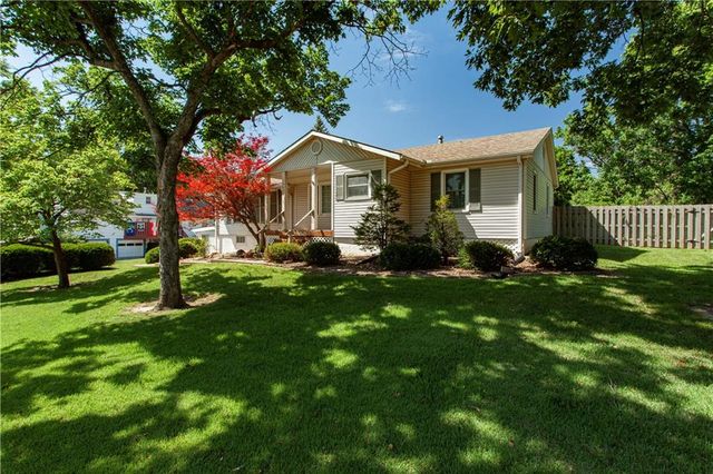 15800 E Salisbury Road, Independence, MO 64050