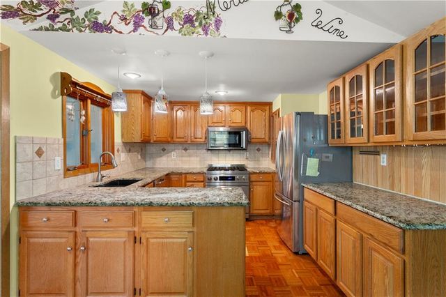 15800 E Salisbury Road, Independence, MO 64050