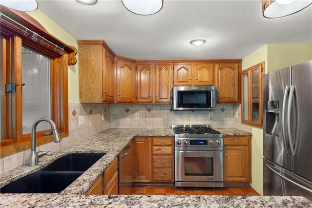 15800 E Salisbury Road, Independence, MO 64050