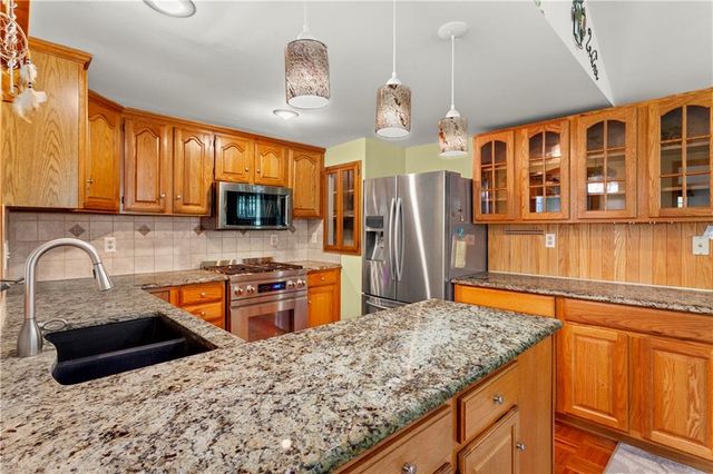 15800 E Salisbury Road, Independence, MO 64050