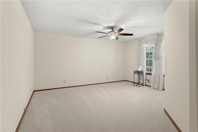 15800 E Salisbury Road, Independence, MO 64050