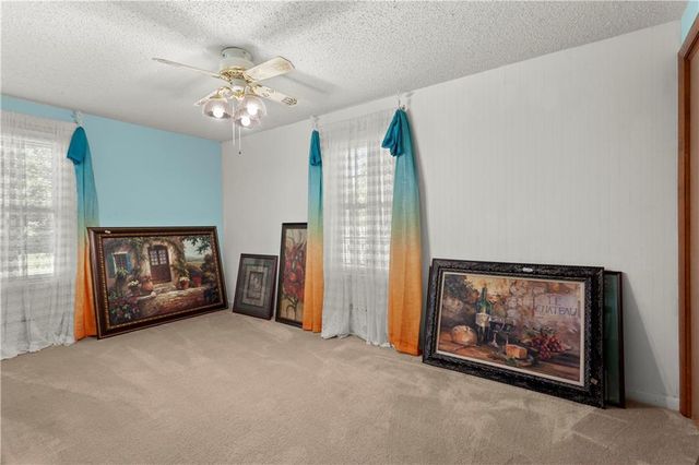 15800 E Salisbury Road, Independence, MO 64050