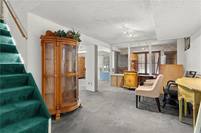 15800 E Salisbury Road, Independence, MO 64050