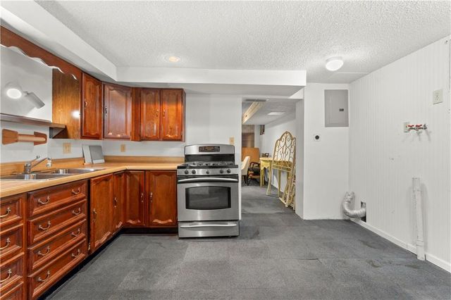 15800 E Salisbury Road, Independence, MO 64050
