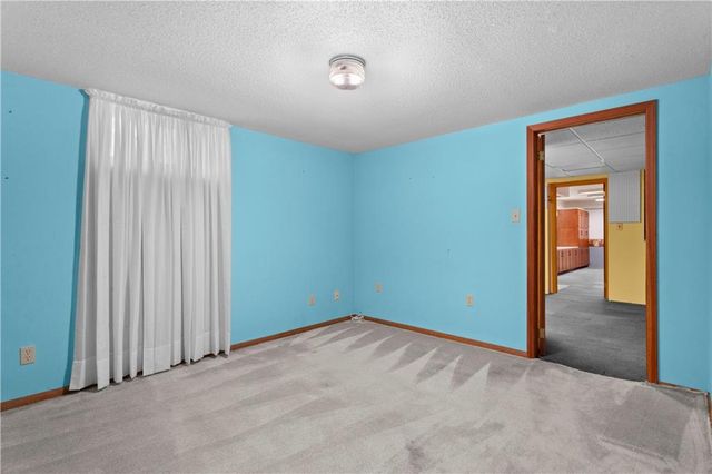 15800 E Salisbury Road, Independence, MO 64050