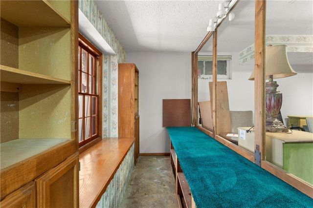 15800 E Salisbury Road, Independence, MO 64050