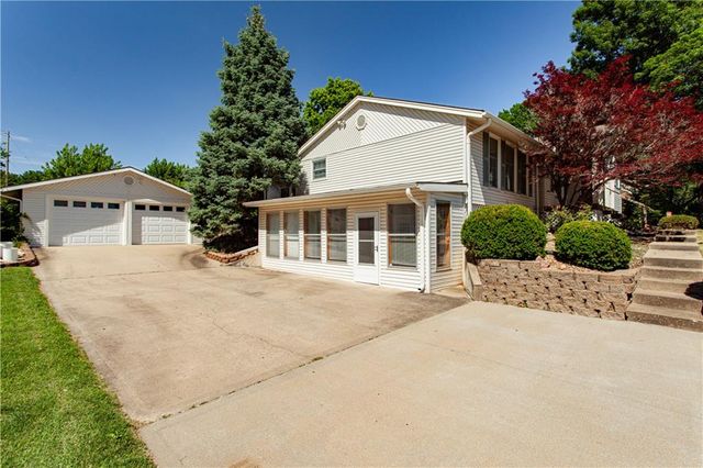 15800 E Salisbury Road, Independence, MO 64050
