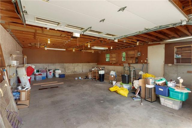 15800 E Salisbury Road, Independence, MO 64050
