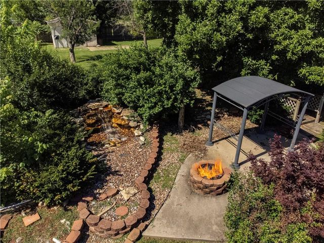 15800 E Salisbury Road, Independence, MO 64050