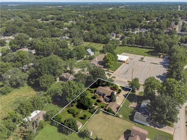 15800 E Salisbury Road, Independence, MO 64050
