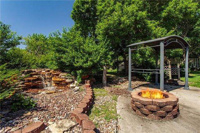15800 E Salisbury Road, Independence, MO 64050