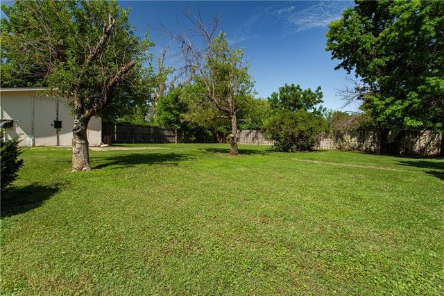 15800 E Salisbury Road, Independence, MO 64050