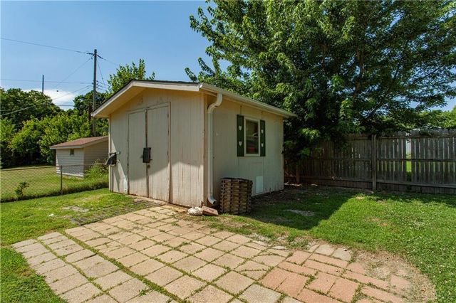 15800 E Salisbury Road, Independence, MO 64050