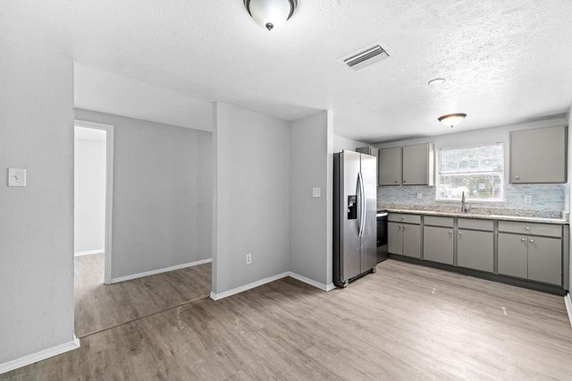 4220 E POWHATAN AVENUE, Tampa, FL 33610