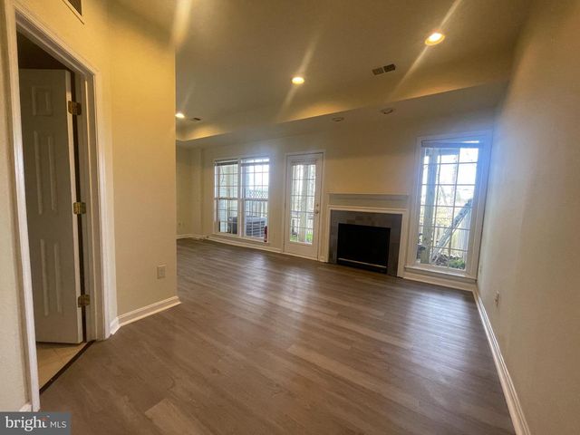 41851 CINNABAR SQ, Aldie, VA 20105