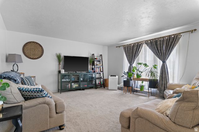 1352 W 2600 N, Clinton, UT 84015