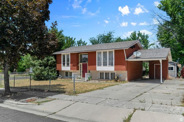 1352 W 2600 N, Clinton, UT 84015
